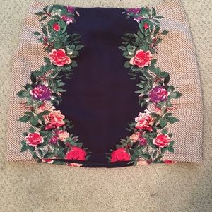 Floral fitted mini skirt